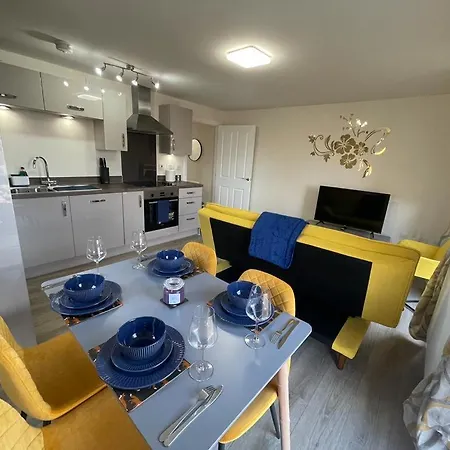Spacious Apartment In Brooklands Milton Keynes Exterior photo