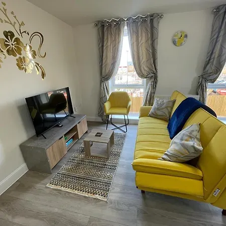 Spacious Apartment In Brooklands Milton Keynes Exterior photo
