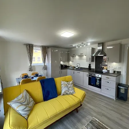 Spacious Apartment In Brooklands Milton Keynes Exterior photo