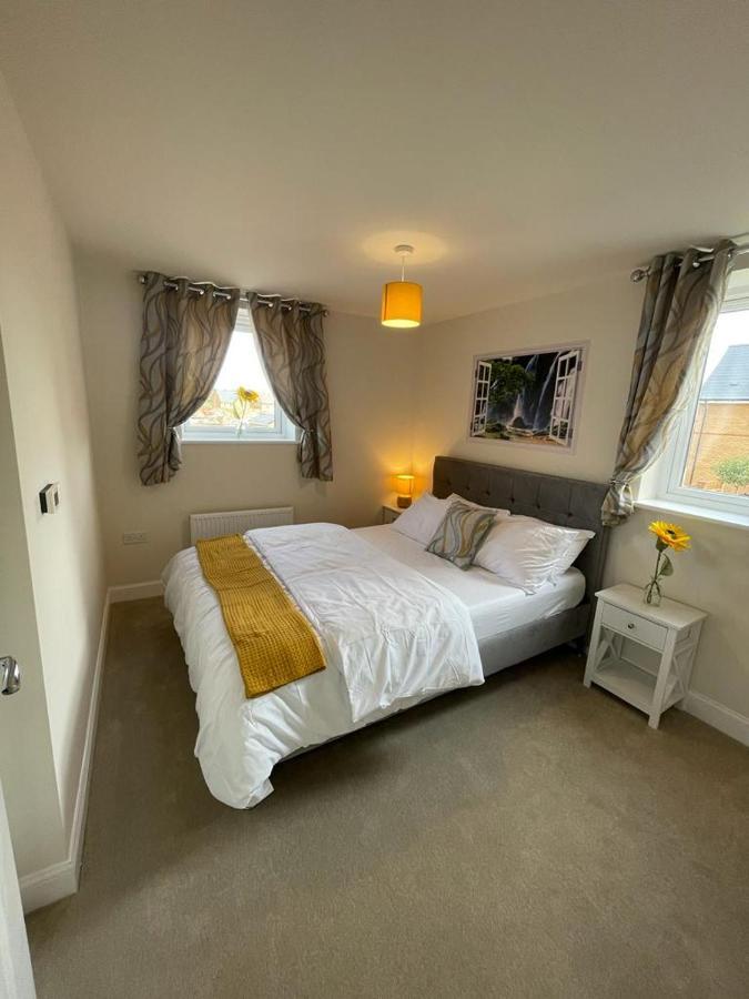 Spacious In Brooklands Apartment *